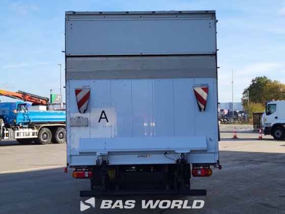 三菱ふそう 7C 18 4X2 ユンゲ