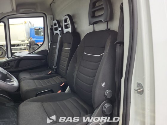 イヴェコ・デイリー 35S14 クローズド・ボックス・バン