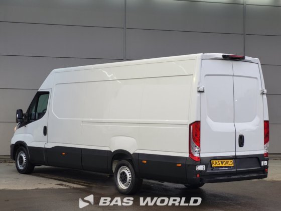 イヴェコ・デイリー 35S14 クローズド・ボックス・バン