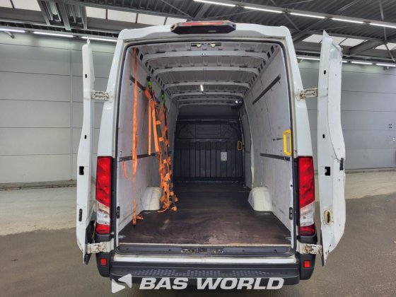 イヴェコ・デイリー 35S14 クローズド・ボックス・バン