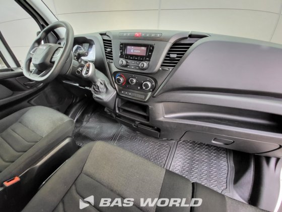 イヴェコ・デイリー 35S14 クローズド・ボックス・バン