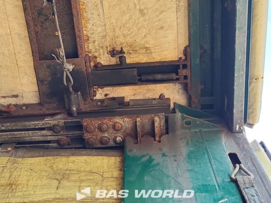 ミュースブルガー カーテンサイド セミトレーラー