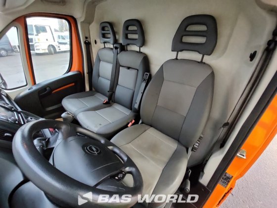 オペル モヴァーノ 165PK クローズドボックスバン