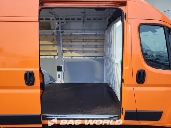 オペル モヴァーノ 165PK クローズドボックスバン