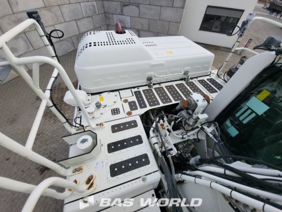 小松 PC210 LC-10 履带式挖掘机