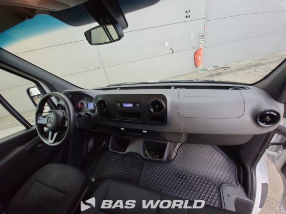 メルセデス eSprinter 312 クローズドボックスバン