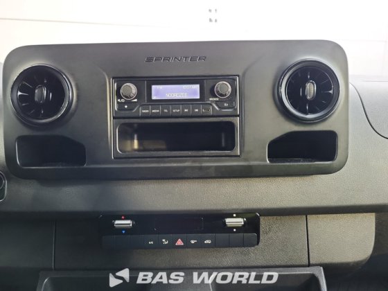 メルセデス eSprinter 312 クローズドボックスバン