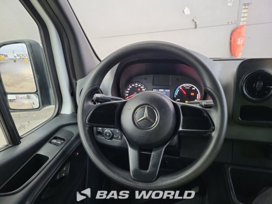 メルセデス eSprinter 312 クローズドボックスバン