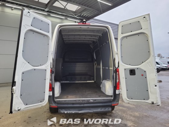 メルセデス eSprinter 312 クローズドボックスバン