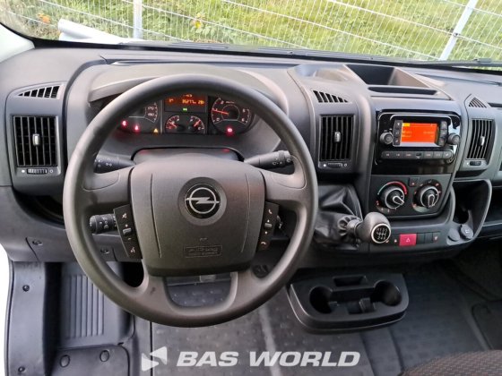 オペル モバノ 140PK ボックスボディ