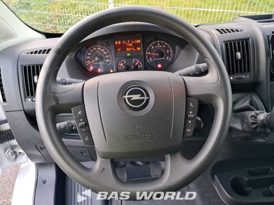 オペル モバノ 140PK ボックスボディ