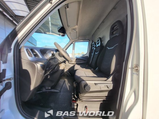 イヴェコ・デイリー 35S16 クローズド・ボックス・バン