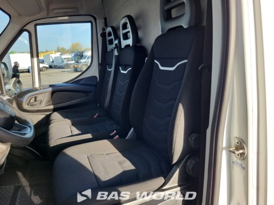 イヴェコ・デイリー 35S16 クローズド・ボックス・バン