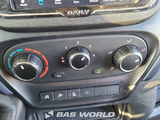 イヴェコ・デイリー 35S16 クローズド・ボックス・バン