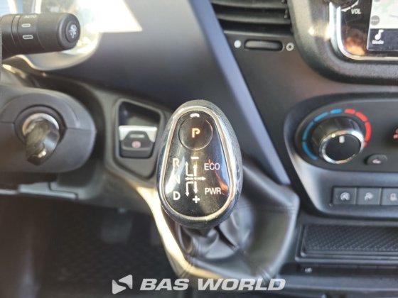 イヴェコ・デイリー 35S16 クローズド・ボックス・バン