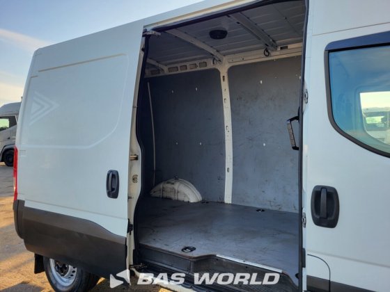 イヴェコ・デイリー 35S16 クローズド・ボックス・バン