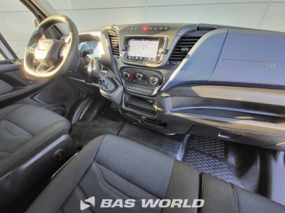 イヴェコ・デイリー 35S16 クローズド・ボックス・バン