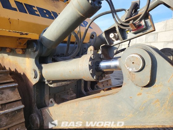 利勃豪世 PR764 爬坡推铲机