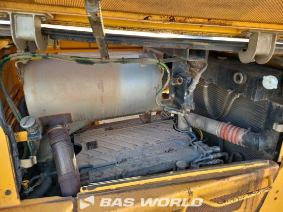 利勃豪世 PR764 爬坡推铲机