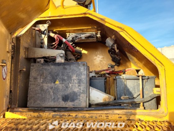 利勃豪世 PR764 爬坡推铲机