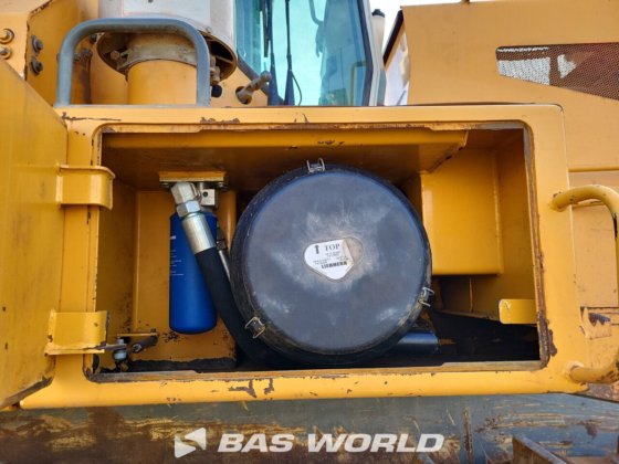 利勃豪世 PR764 爬坡推铲机