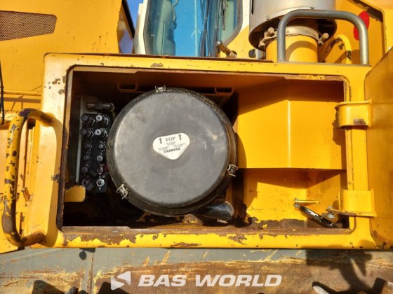 利勃豪世 PR764 爬坡推铲机