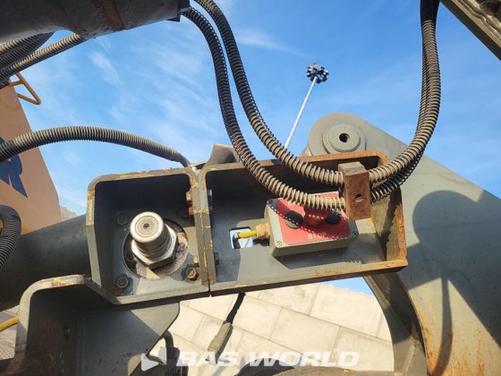 利勃豪世 PR764 爬坡推铲机