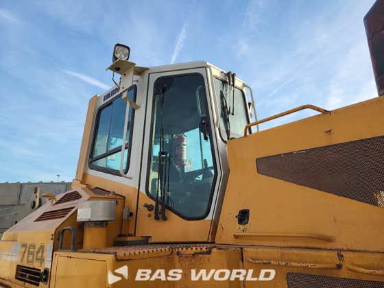 利勃豪世 PR764 爬坡推铲机