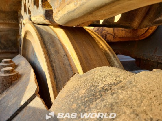 利勃豪世 PR764 爬坡推铲机