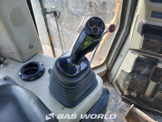 利勃豪世 PR764 爬坡推铲机