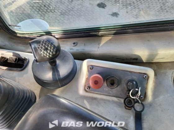 利勃豪世 PR764 爬坡推铲机