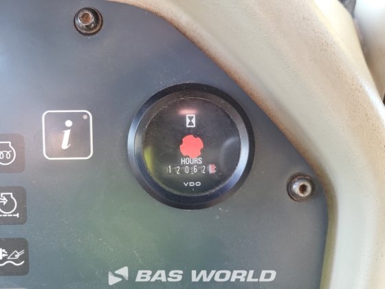 利勃豪世 PR764 爬坡推铲机