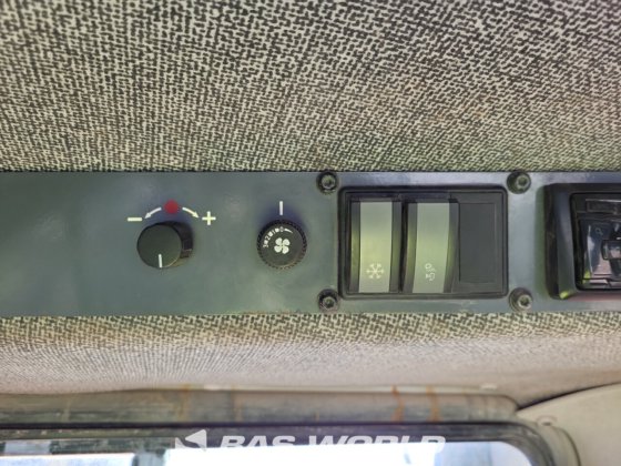 利勃豪世 PR764 爬坡推铲机