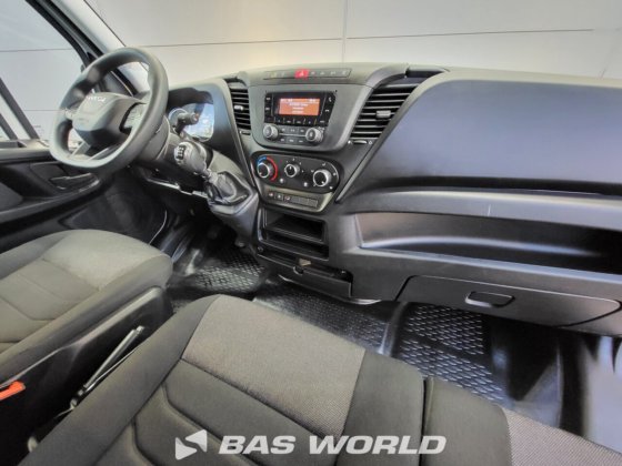 イヴェコ・デイリー 35C16 ボックスボディ