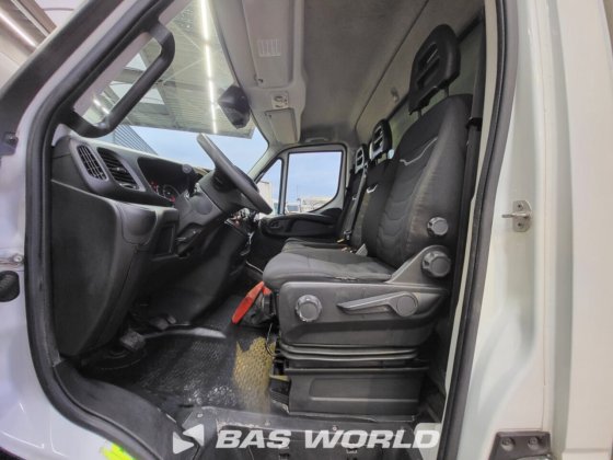 イヴェコ・デイリー 35C16 ボックスボディ