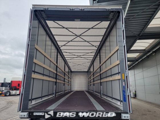 ケーゲル・カーテンサイド・セミトレーラー