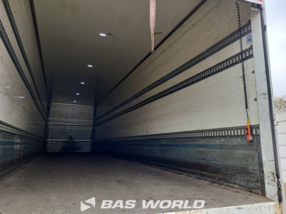 renders closed box半挂车