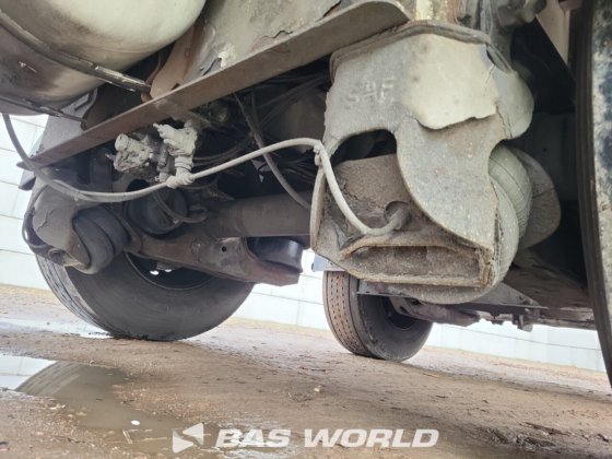 renders closed box半挂车