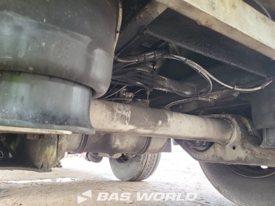 renders closed box半挂车