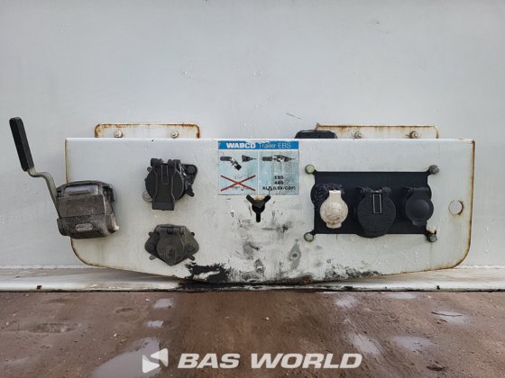 renders closed box半挂车