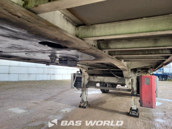 renders closed box半挂车