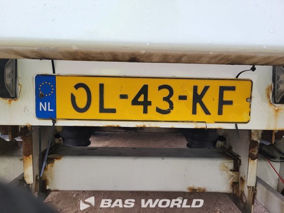 renders closed box半挂车