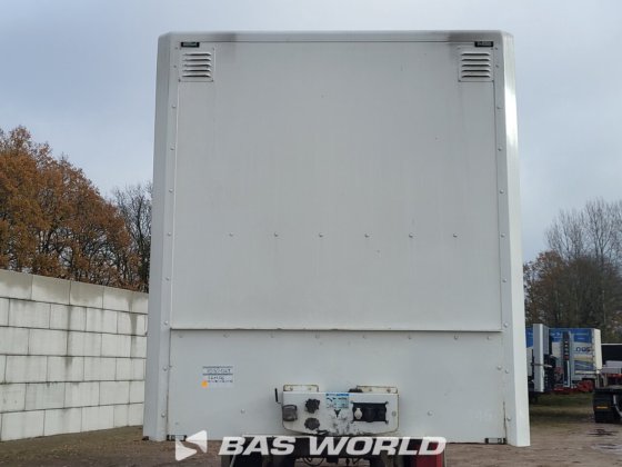 renders closed box半挂车