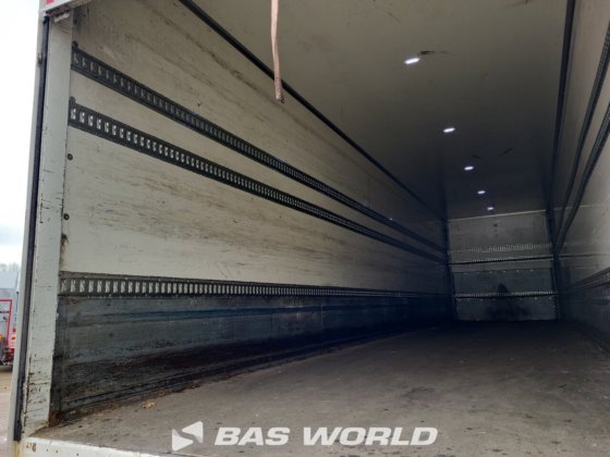 renders closed box半挂车