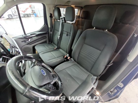 福特全顺 Custom 130PK 封闭箱式货车