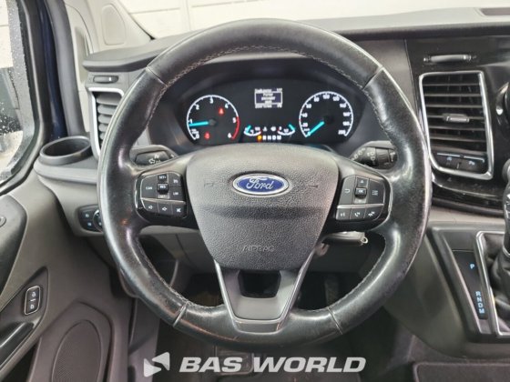 福特全顺 Custom 130PK 封闭箱式货车