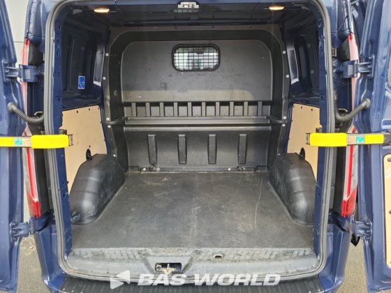 福特全顺 Custom 130PK 封闭箱式货车