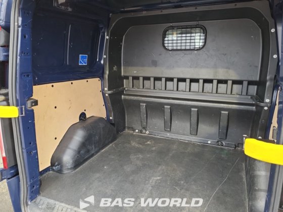 福特全顺 Custom 130PK 封闭箱式货车