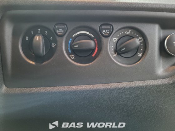 福特全顺 130pk 封闭箱式货车