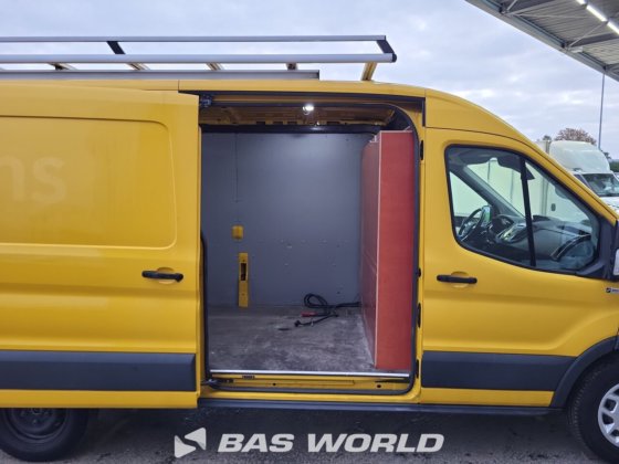 福特全顺 130pk 封闭箱式货车